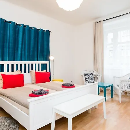 Guest house Lucemburska 3*